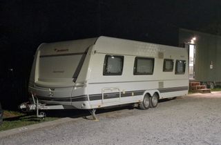 Caravana Dethleffs Nomad 730 FKR de doble eje