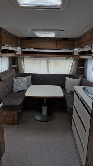 Caravana Dethleffs Nomad 730 FKR de doble eje