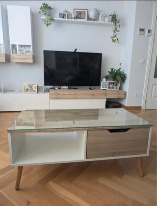 Mesa centro cristal y madera nórdica