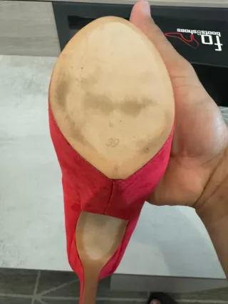 Zapatos de tacón rojos