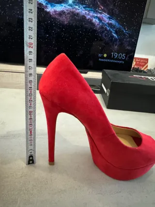 Zapatos de tacón rojos