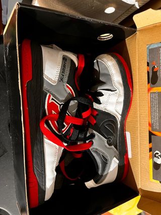 Heelys Deportivas con Ruedas Rojas y Blancas