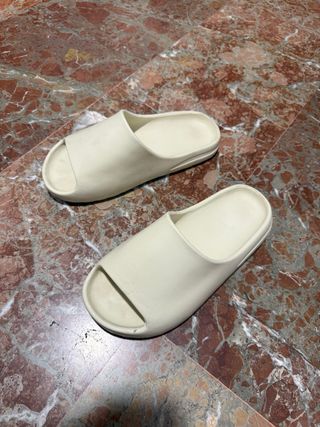 Chanclas slides beige