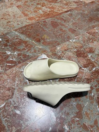 Chanclas slides beige