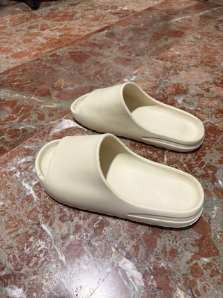 Chanclas slides beige