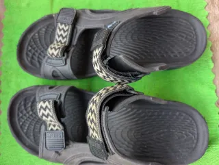 Zapatos negros T38 mujer y T39 niño (futbol)