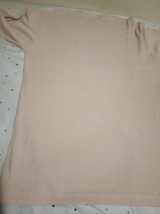 Camiseta fina manga larga hombre beige.