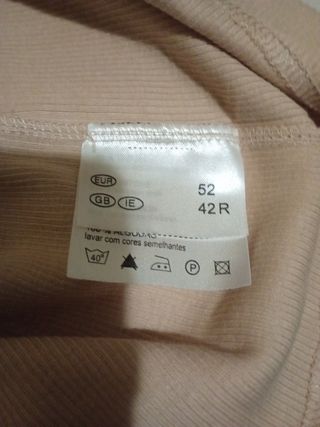 Camiseta fina manga larga hombre beige.