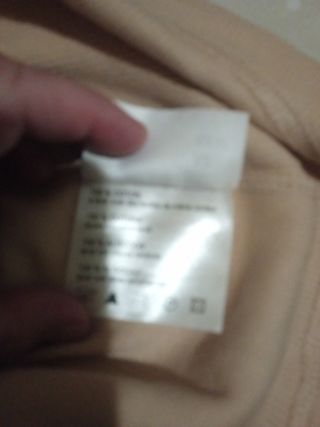 Camiseta fina manga larga hombre beige.