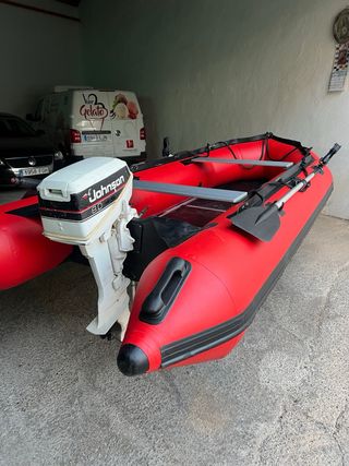 Zodiac Oceam 360 con motor Johnson