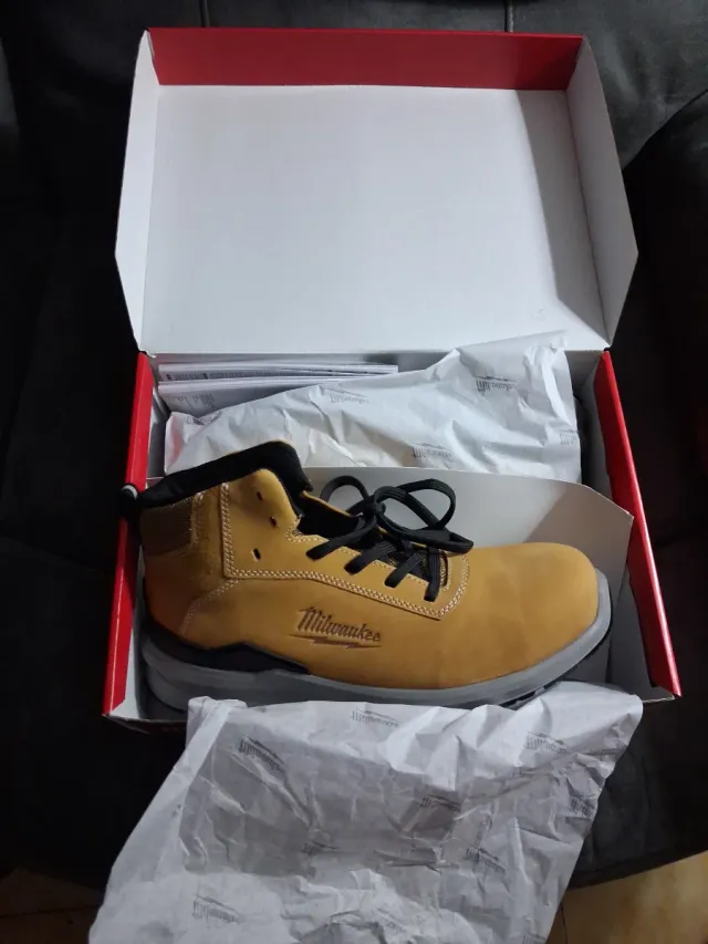 Botas Milwaukee Amarillas y Negras