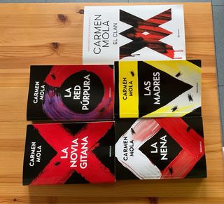 Libro "El clan" Carmen Mola