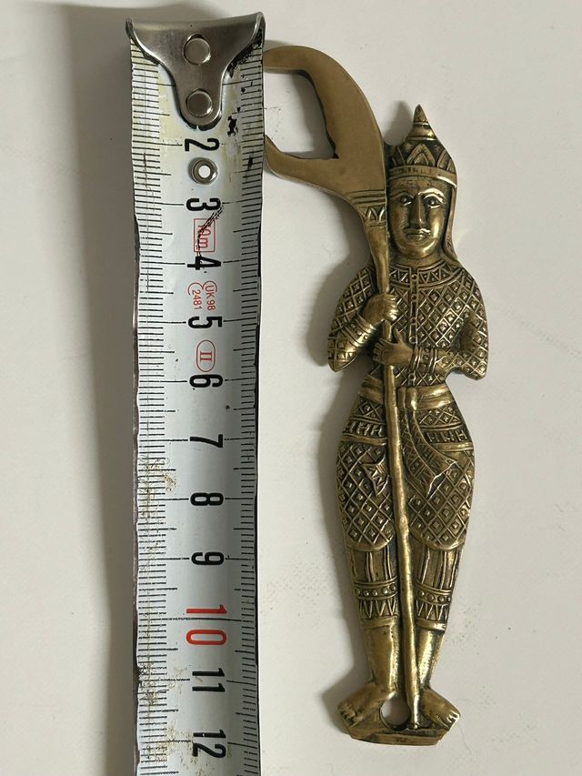 Abridor botellas de bronce figura guerrero