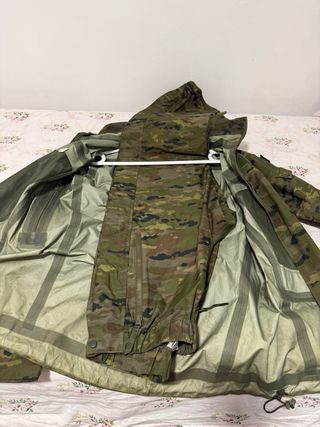 Traje completo 100% impermeable Militar Camuflaje