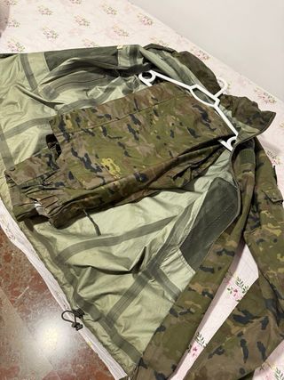 Traje completo 100% impermeable Militar Camuflaje