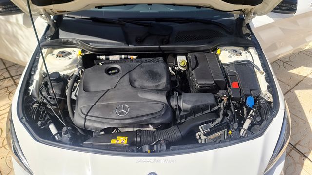 Mercedes-Benz Clase CLA 180AMG line impecable