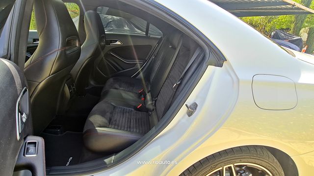 Mercedes-Benz Clase CLA 180AMG line impecable