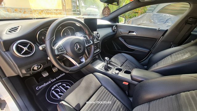Mercedes-Benz Clase CLA 180AMG line impecable
