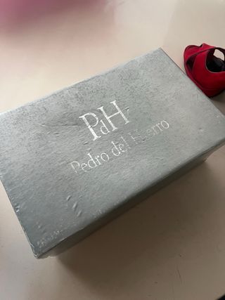 Zapatos de tacón Pedro del Hierro rojos