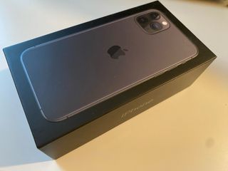 Caja iPhone 11 Pro de 256GB + funda y cables