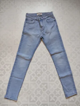 Pantalón skinny Pull&Bear T.36