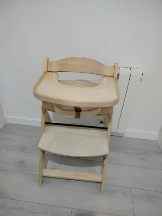 Trona de madera para bebé