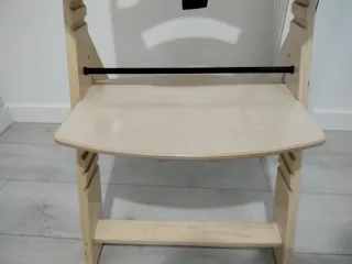 Trona de madera para bebé