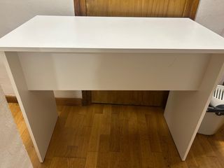 Mesa de escritorio en excelente estado