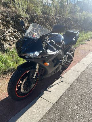 Yamaha R6 Negra