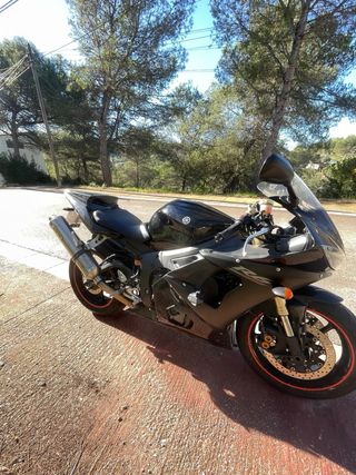Yamaha R6 Negra