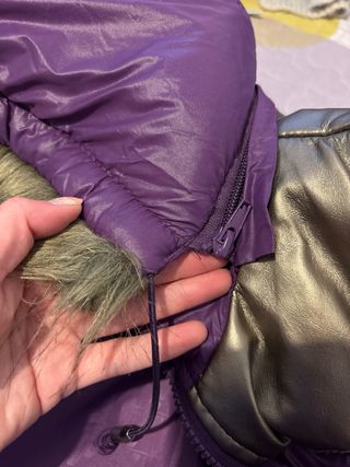 Chaleco acolchado con capucha y pelo