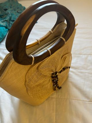 Bolso rafia artesanal tailandés asa madera