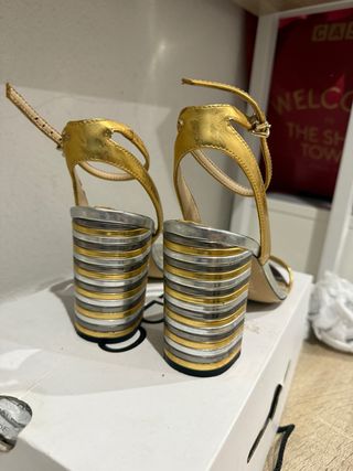 Sandalias Aldo Talla 40 Doradas/Plateadas