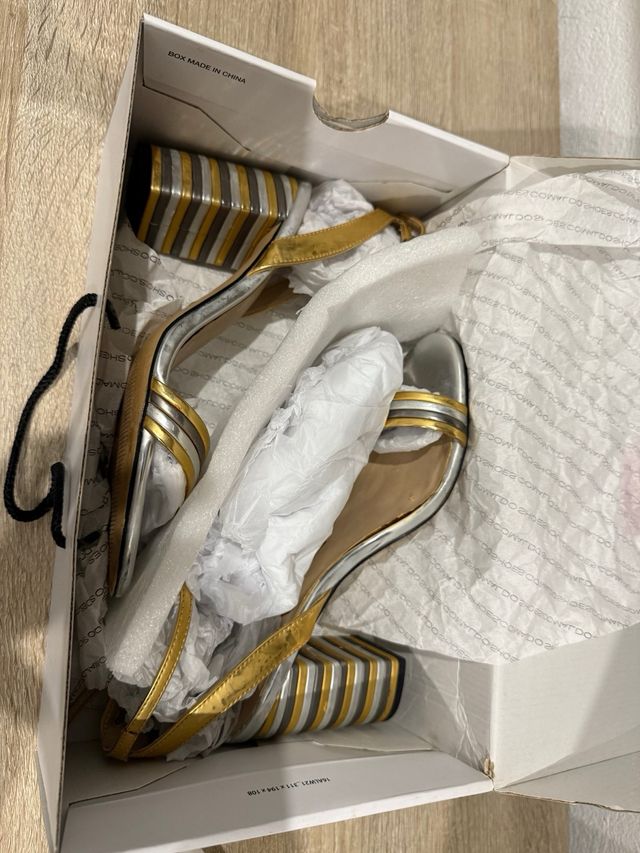 Sandalias Aldo Talla 40 Doradas/Plateadas