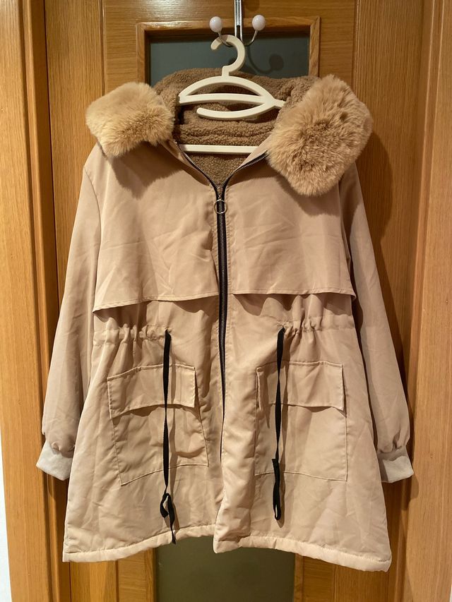 Chaqueta Parca con Capucha y Forro de Borrego