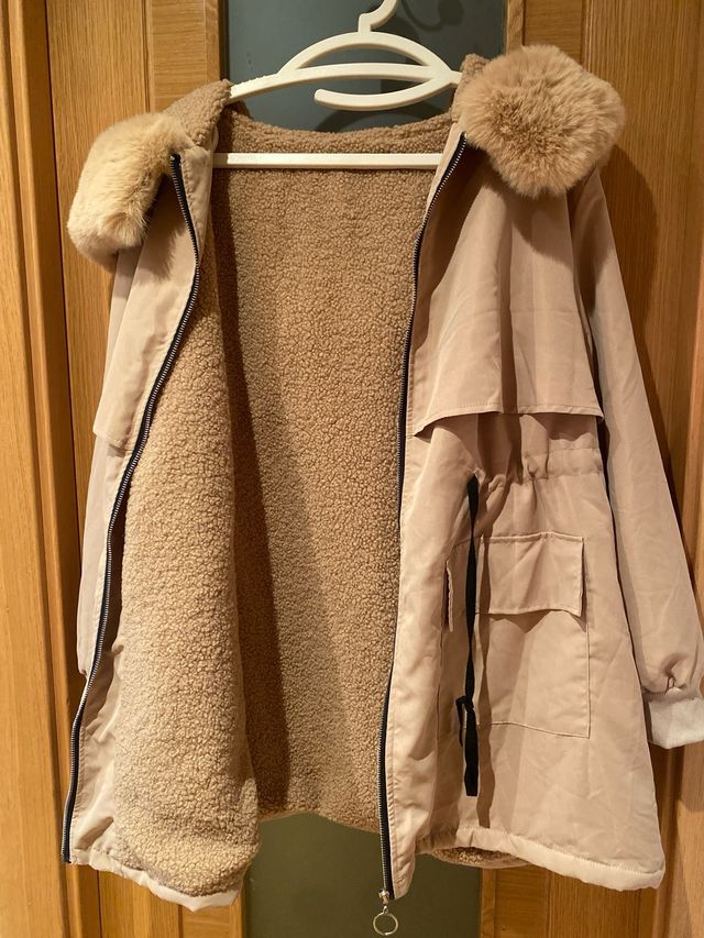 Chaqueta Parca con Capucha y Forro de Borrego