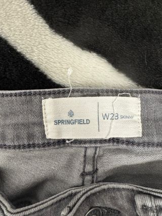 Pantalones grises vaqueros