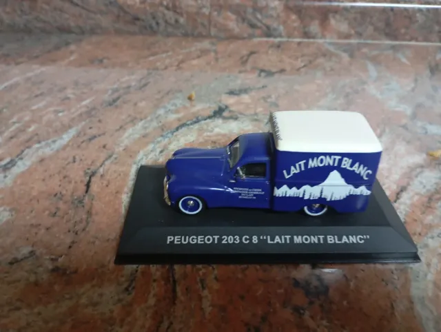 Coche coleccionista Peugeot 203 C 8 Lait Mont Blan