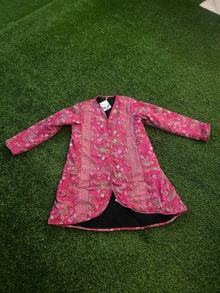 Abrigo hindú fucsia entretiempo alegre y elegante
