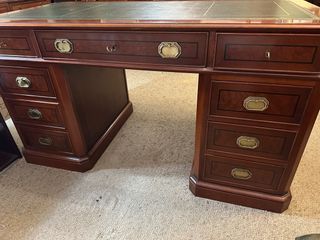 Mesa despacho estilo inglés madera y piel