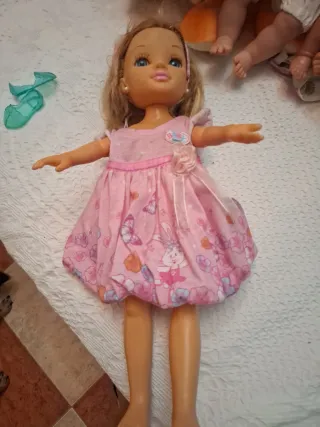 Muñeca Barbie Vestido Rosa Mariposas