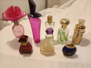 Botellas vacias de colonias