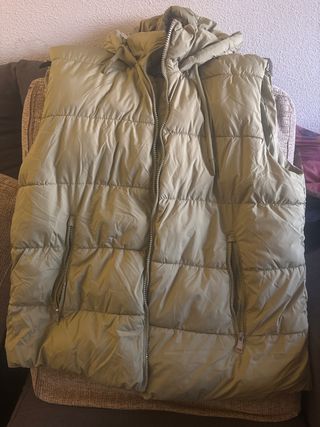 CHALECO ACOLCHADO MUJER CON CAPUCHA