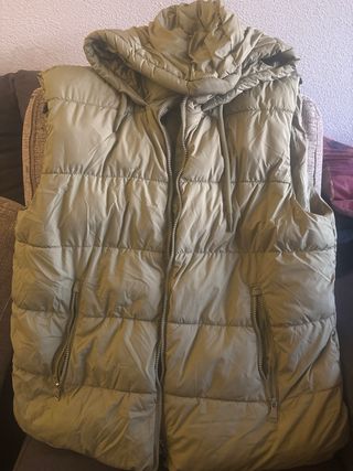 CHALECO ACOLCHADO MUJER CON CAPUCHA