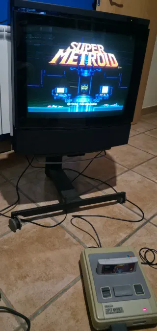 Super Nintendo con cables y mando