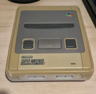 Super Nintendo con cables y mando