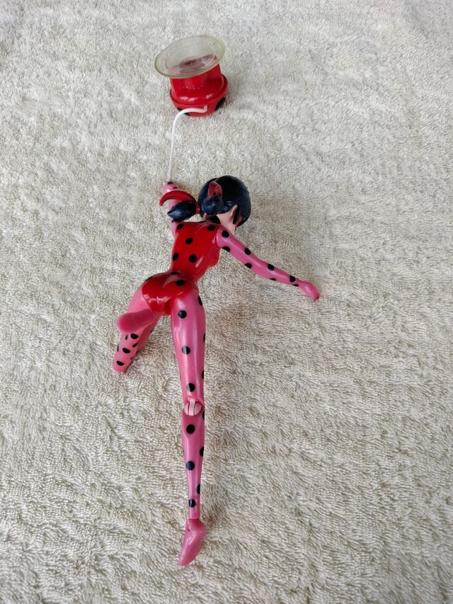 Muñeca Ladybug Prodigiosa salta y vuela