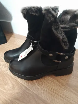 Botines negros con pelo
