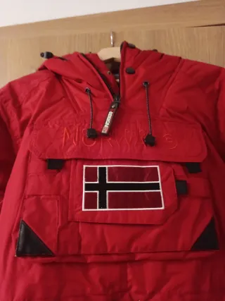 Chamarra Geographical Norway Roja