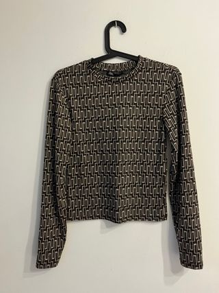 Camiseta Zara geométrica manga larga